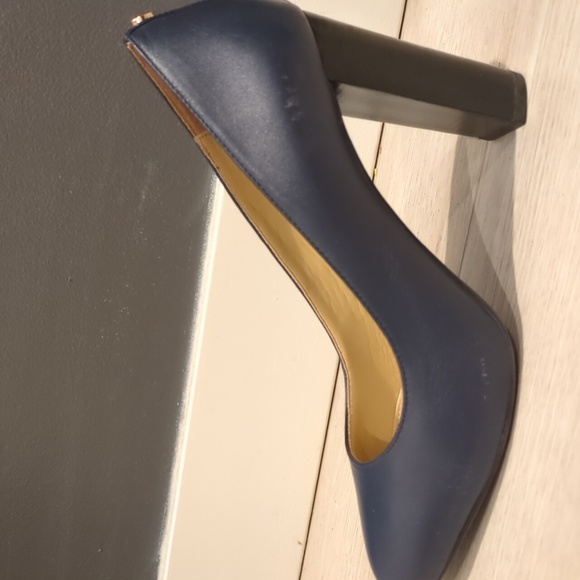 Michael kors navy block heels - Picture 2 of 7